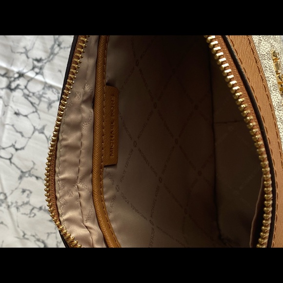 Ginny Medium Pebbled Leather Crossbody Bag - Picture 8 of 14